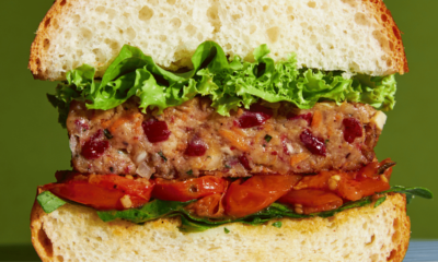 Close-up of a sliced plant-based burger symbolising the alternate protein trend that drove Beyond Meat’s early success.